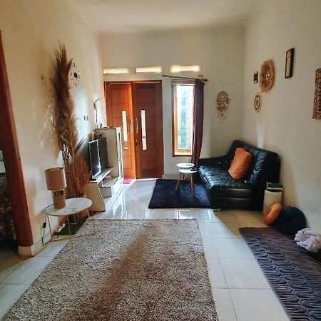 House In Bekasi Timurヴィラ エクステリア 写真