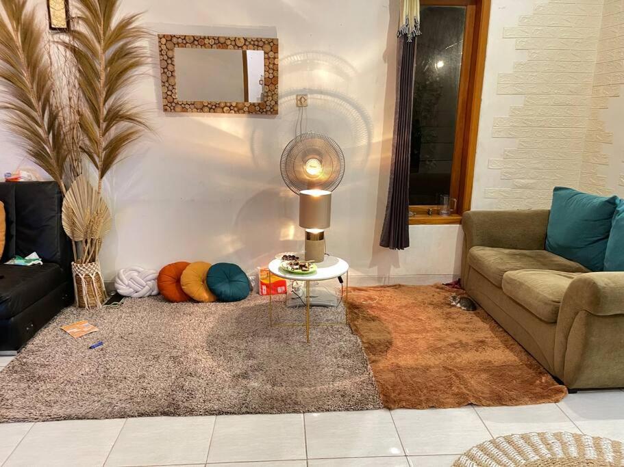 House In Bekasi Timurヴィラ エクステリア 写真