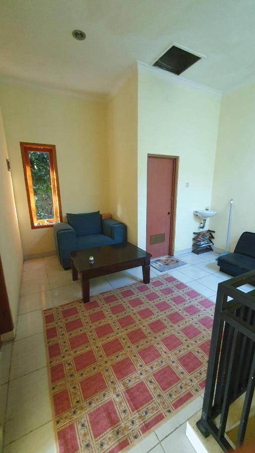 House In Bekasi Timurヴィラ エクステリア 写真